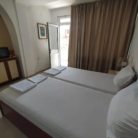 Polikseni Guest house *