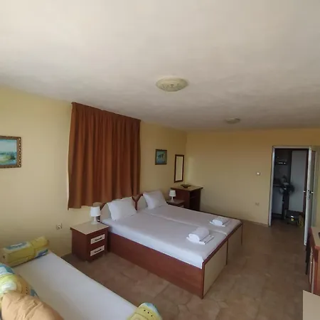 Polikseni Guest house