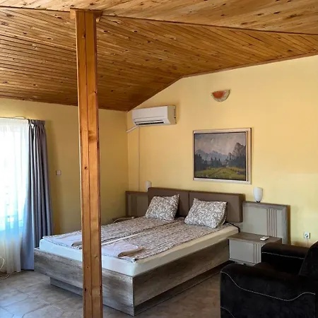 Polikseni Guest house